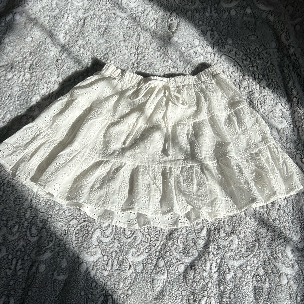 Blu Spero Boutique - White Lace Flower Pattern Skirt